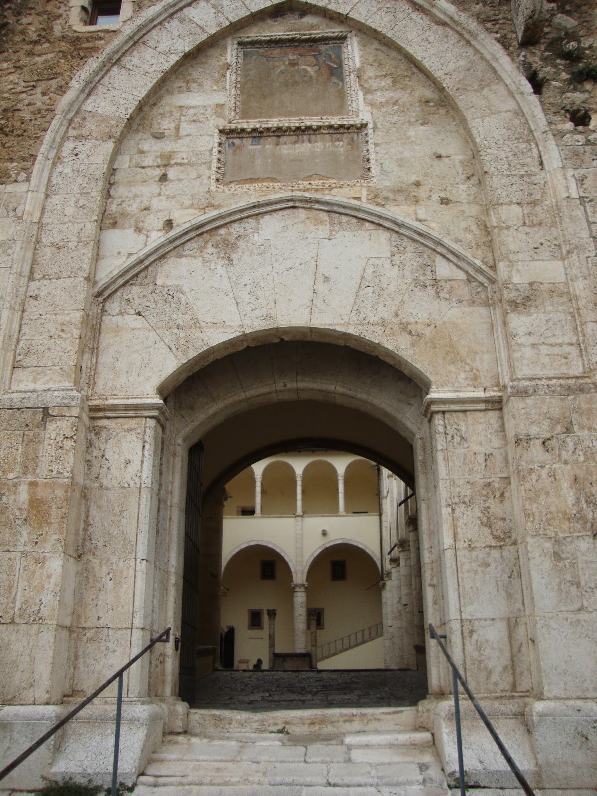 CASTELLO  PICCOLOMINI