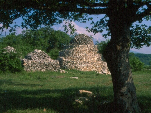 CAPANNE PASTORALI IN PIETRA A SECCO DI VALLE GIUMENTINA