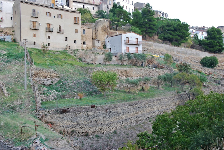 La Torre Rabatana I Giardini Terrazzati I Luoghi Del Cuore Fai