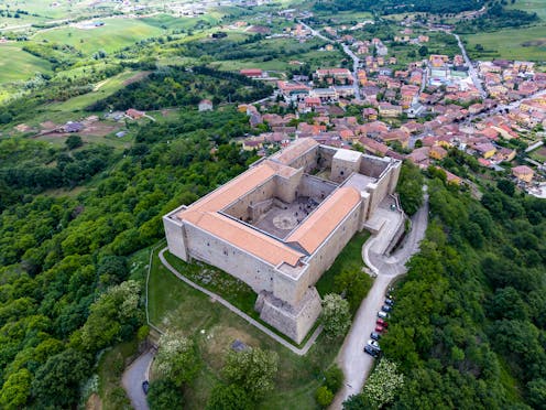 CASTELLO DI LAGOPESOLE