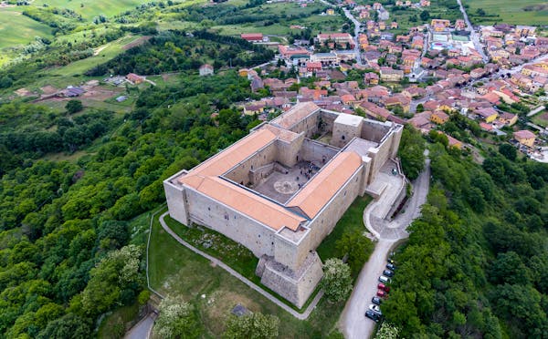 CASTELLO DI LAGOPESOLE