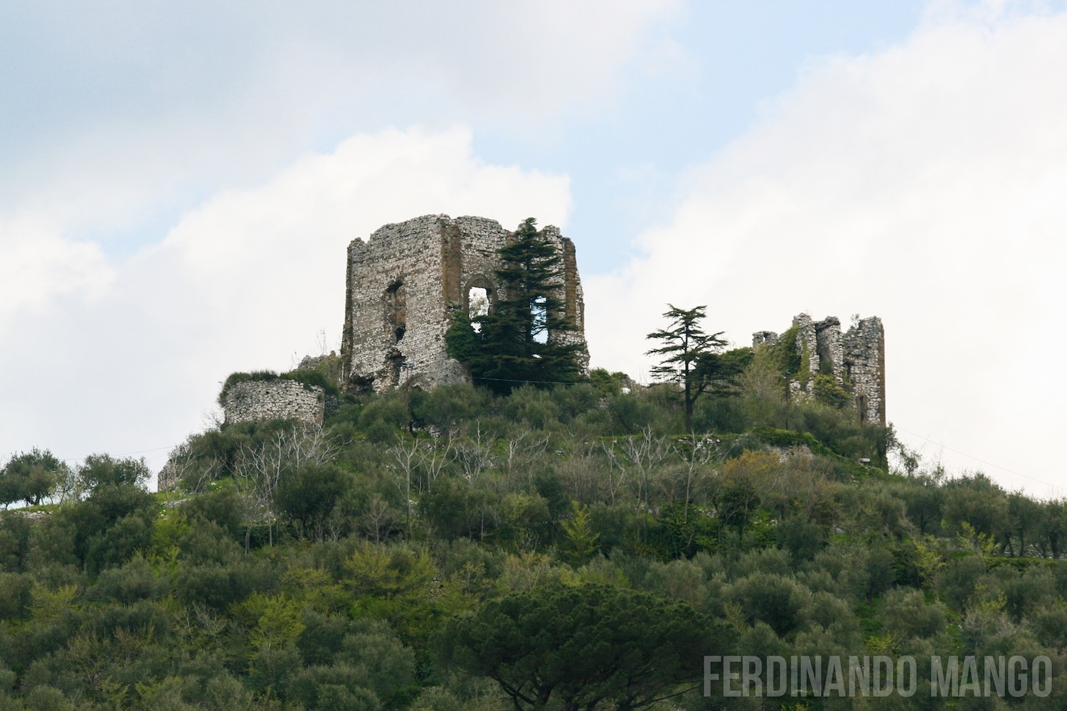 CASTELLO MEDIOEVALE DI AIROLA