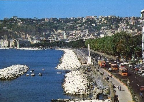 LUNGOMARE DI VIA CARACCIOLO