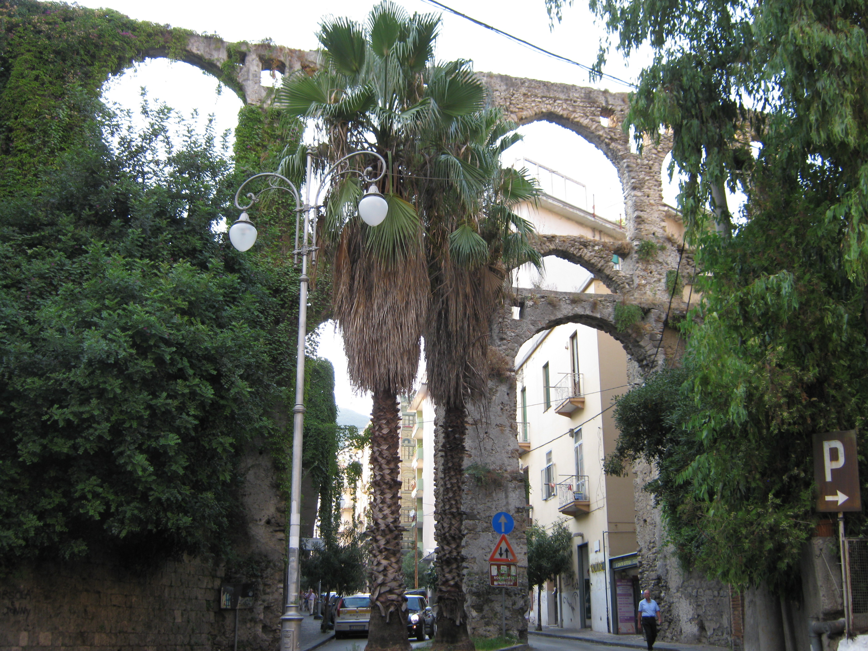 ACQUEDOTTO MEDIEVALE (PONTE DEI DIAVOLI)
