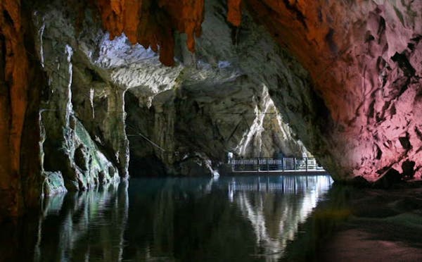 GROTTE DI PERTOSA