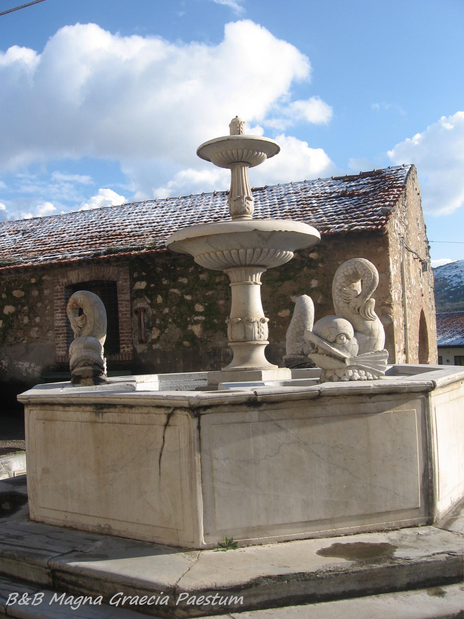 FONTANA DEI 3 DELFINI
