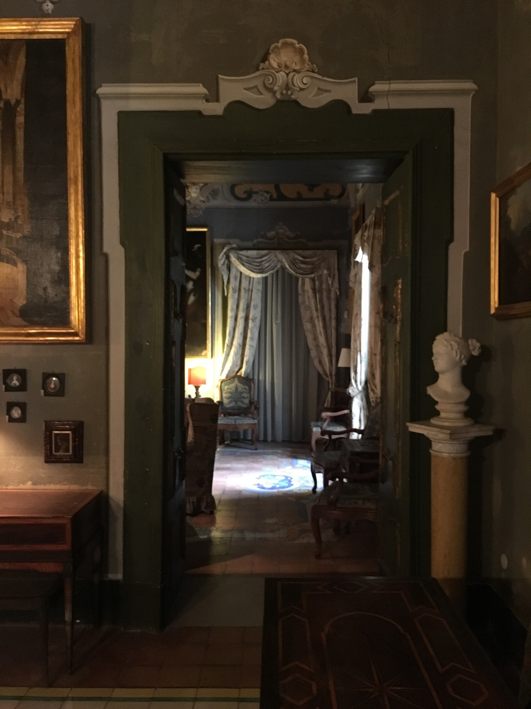VILLA GUARIGLIA, ANTICA DIMORA DELL'AMBASCIATORE GUARIGLIA. LA CAPPELLA DI SAN VITO. IL LABORATORIO DI CERAMICA "GIANCAPPETTI"