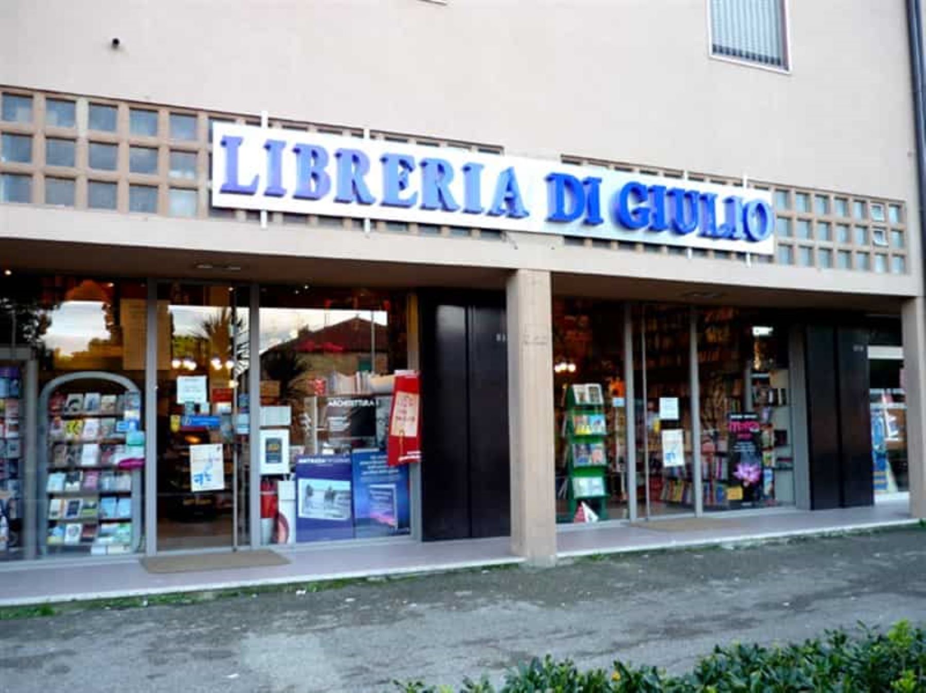 LIBRERIA DI GIULIO