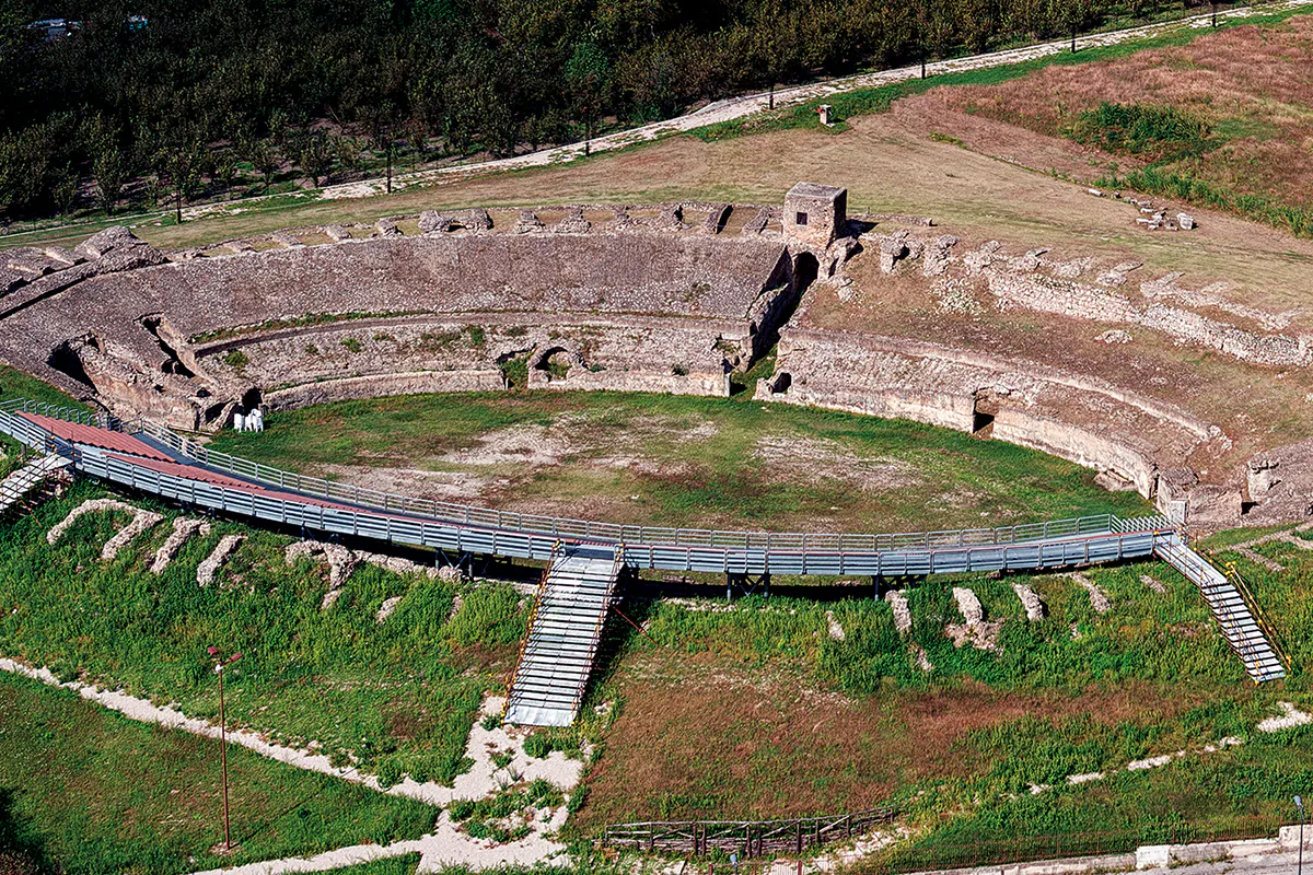 Anfiteatro di Avella Anfiteatro di Avella