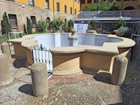 fontana palazzo tozzoni