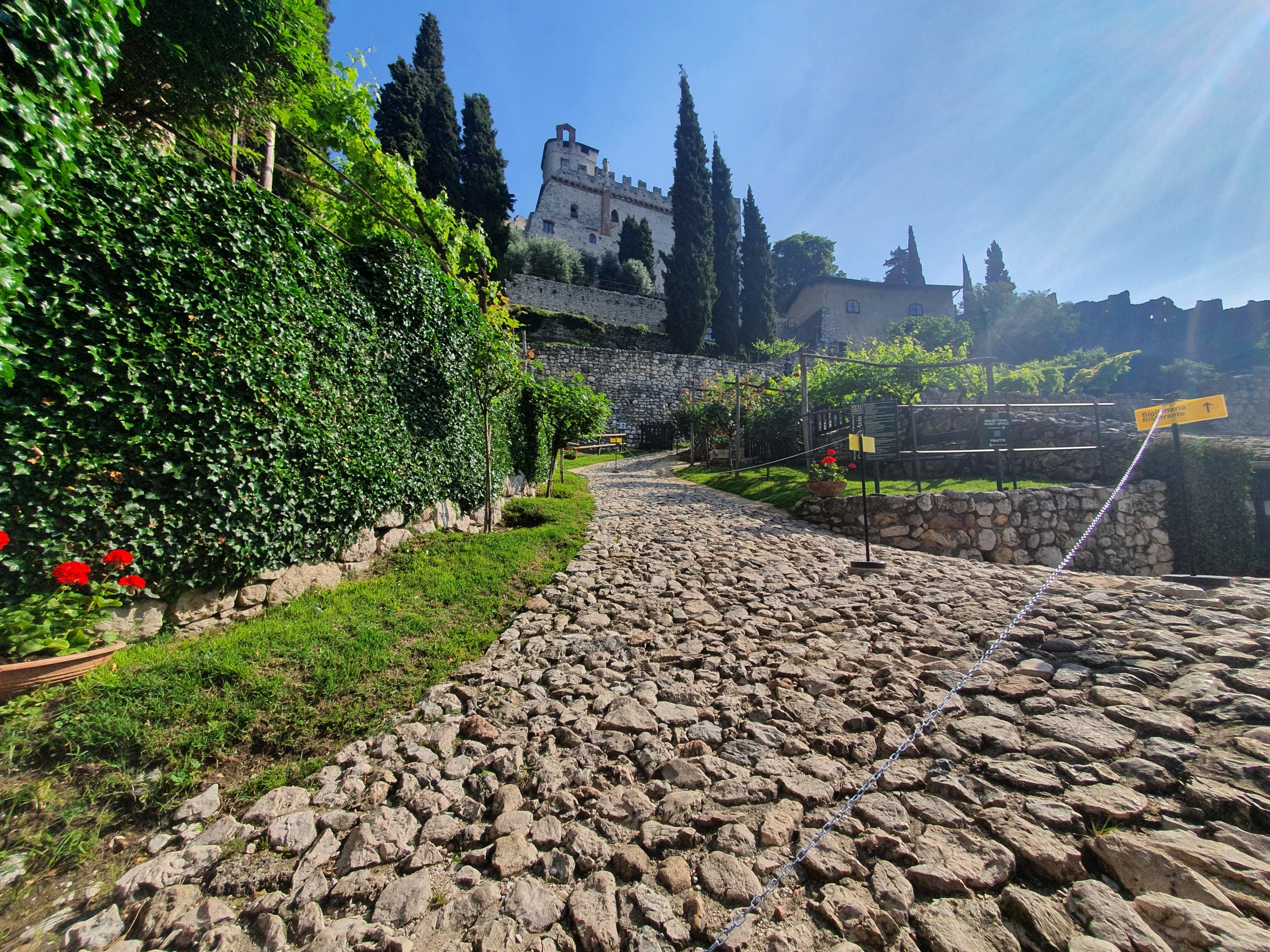 Dentro e fuori le mura: scopri il Castello di Avio