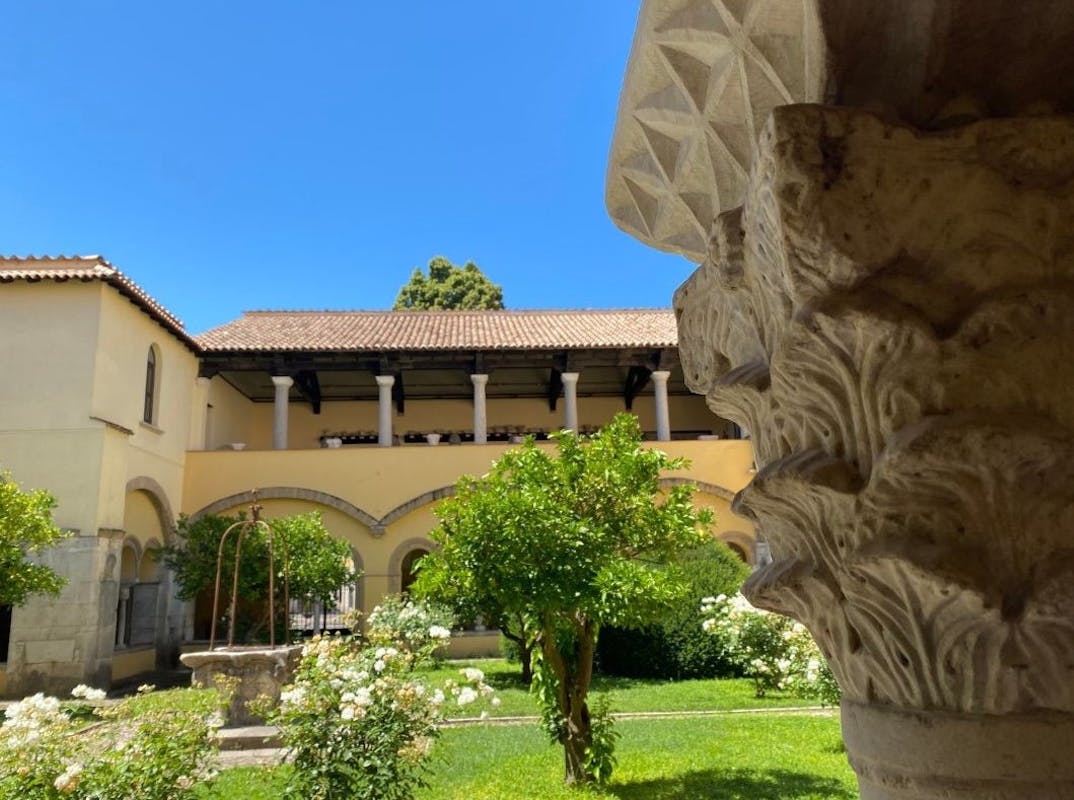 FAI un Salto in Campania: Giardini Segreti - Chiostro di Santa Sofia FAI un Salto in Campania: Giardini Segreti - Chiostro di Santa Sofia