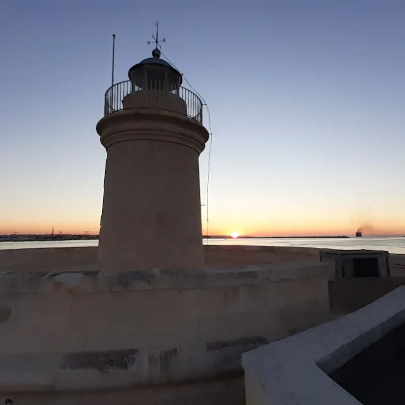 Visita al Faro borbonico e aperitivo al tramonto Visita al Faro borbonico e aperitivo al tramonto