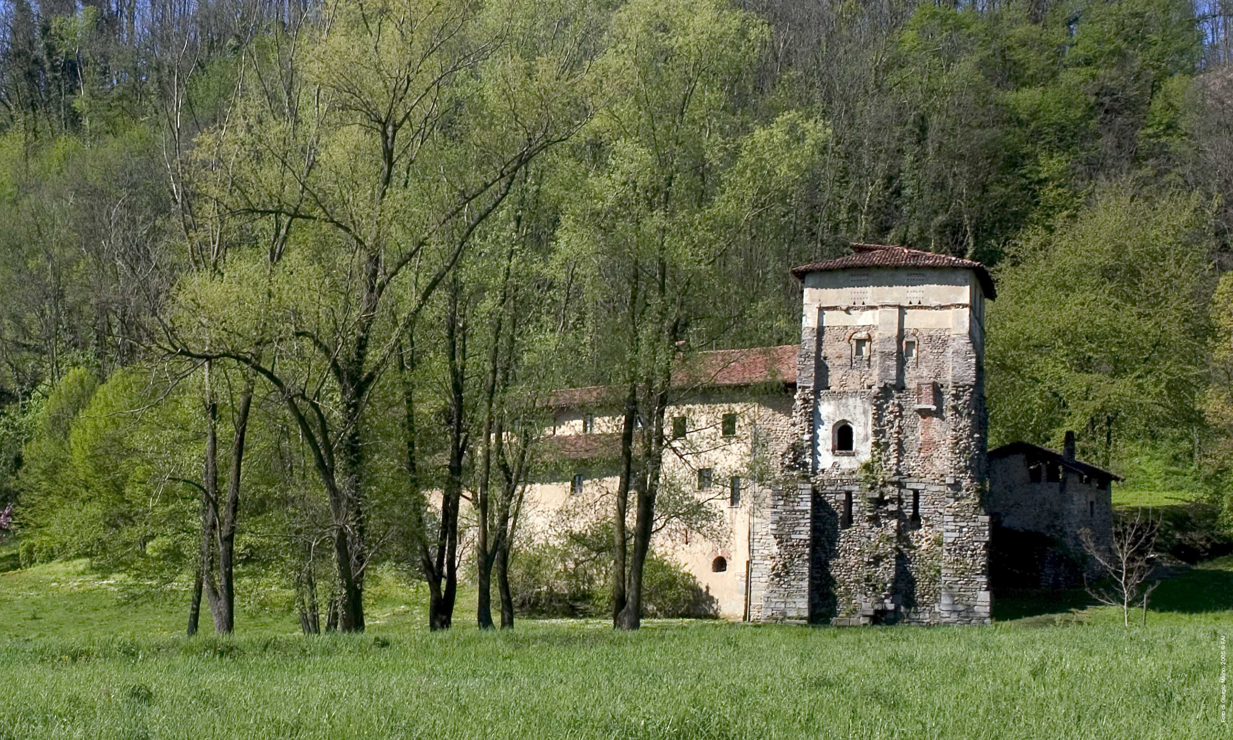 Il Monastero di Torba a portata di mano