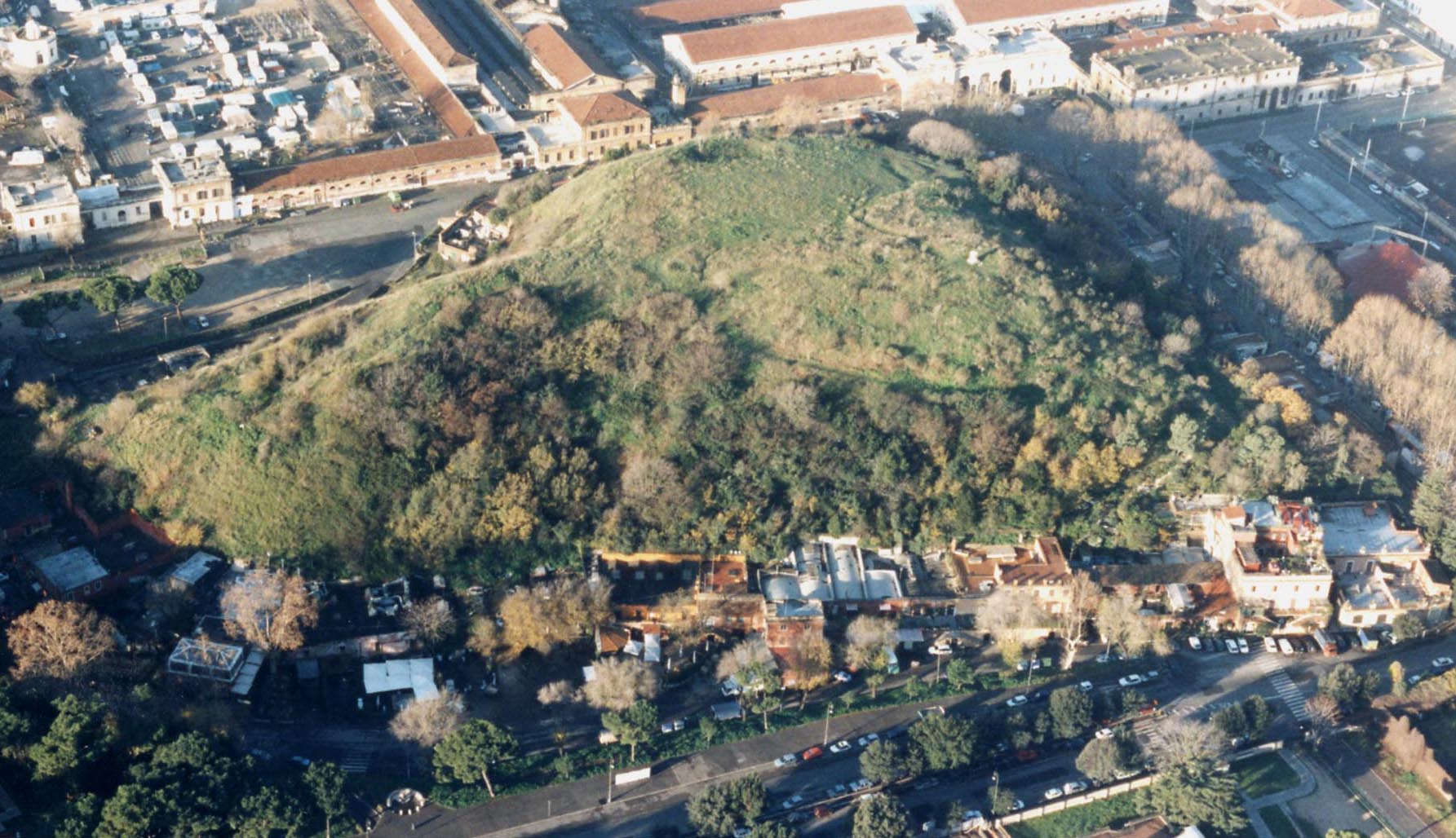 Cosa FAI Oggi - Monte Testaccio e il suo cuore di cocci