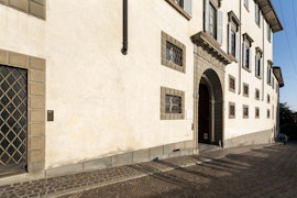 Lungo via Porta Dipinta