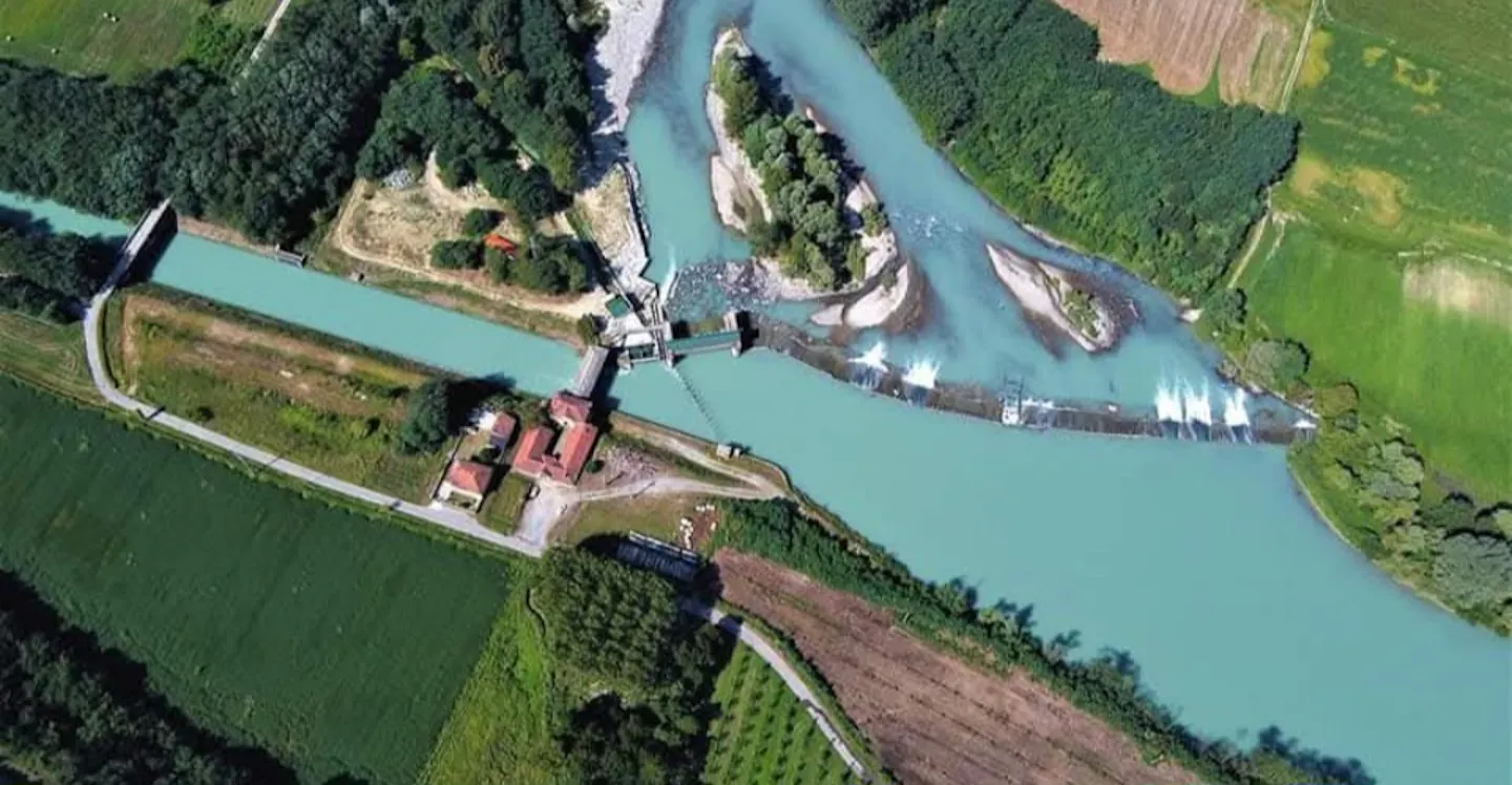 PASSEGGIANDO FRA I CANALI PASSEGGIANDO FRA I CANALI