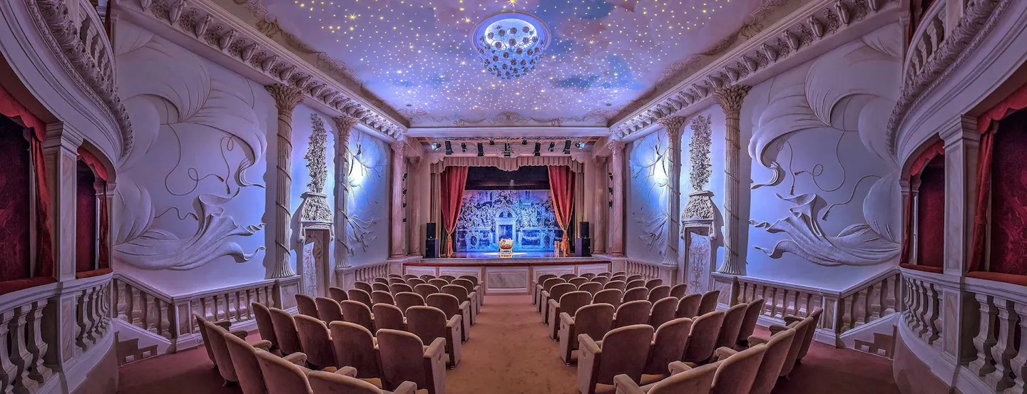 Il mondo del teatro: esperienze dietro le quinte Il mondo del teatro: esperienze dietro le quinte