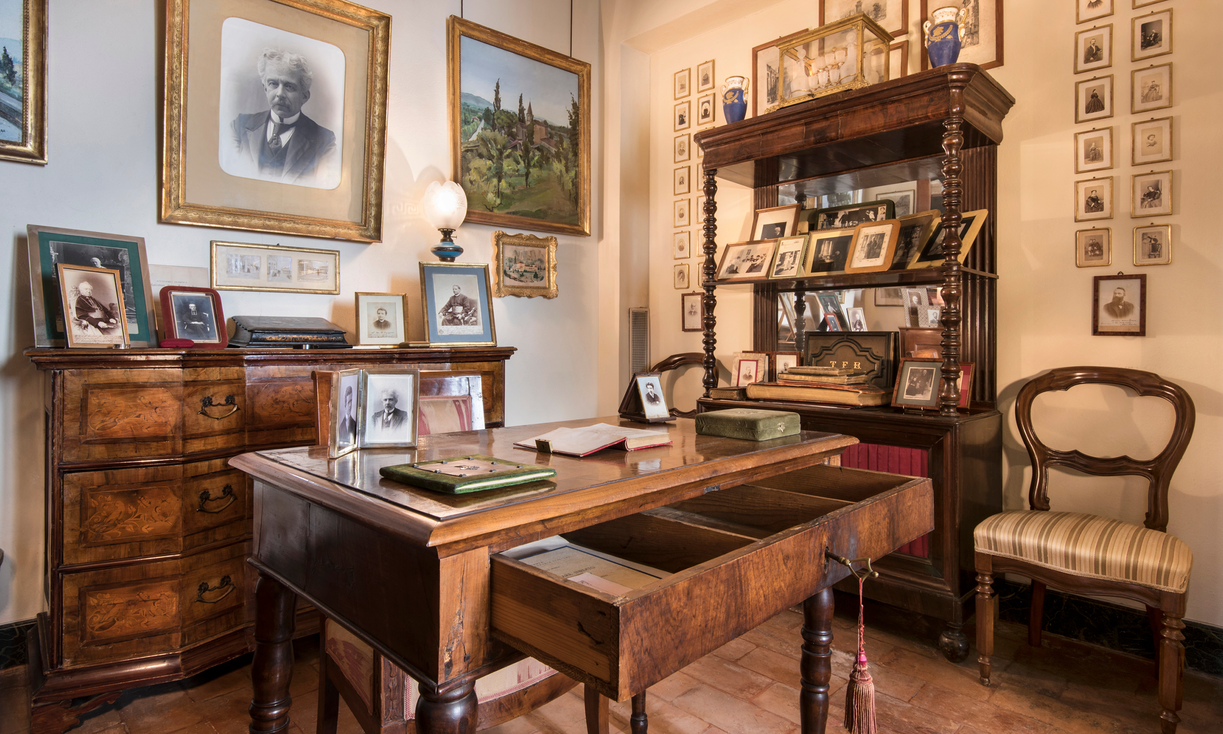 Dietro le porte, dentro i cassetti