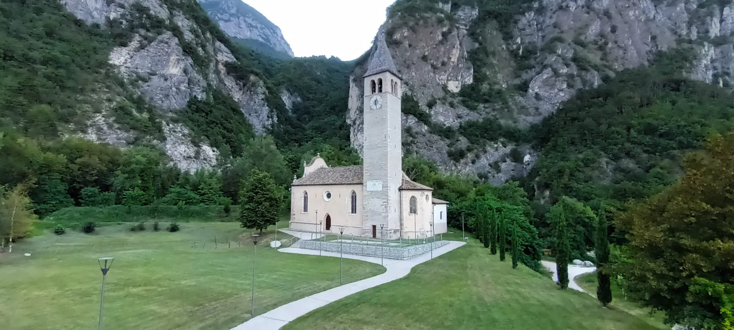 Zambana Vecchia: la chiesa, la frana, la memoria. Zambana Vecchia: la chiesa, la frana, la memoria.