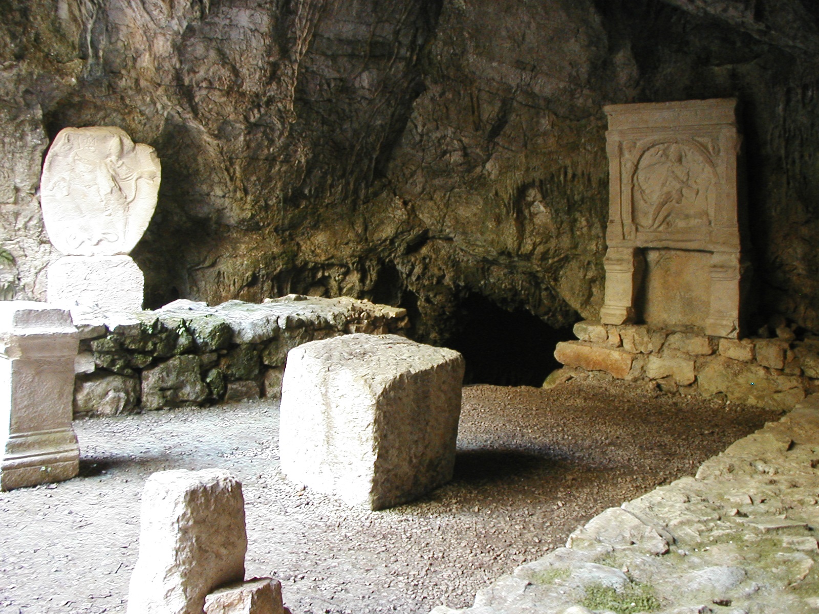 GROTTA DEL DIO MITRA