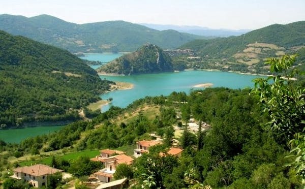 LAGO DEL TURANO