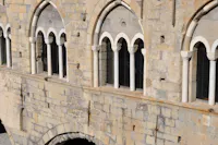 Particolare delle trifore della facciata, ABBAZIA DI SAN FRUTTUOSO, CAMOGLI, GENOVA