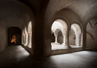 ABBAZIA DI SAN FRUTTUOSO | ph. Santi Caleca | © FAI - Fondo Ambiente Italiano Chiostro inferiore, ABBAZIA DI SAN FRUTTUOSO, CAMOGLI, GENOVA
