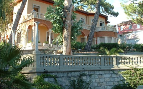 VILLA FARAVELLI