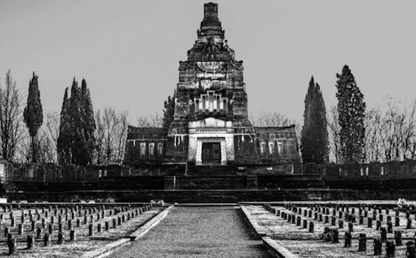 CIMITERO E MAUSOLEO DELLA FAMIGLIA CRESPI