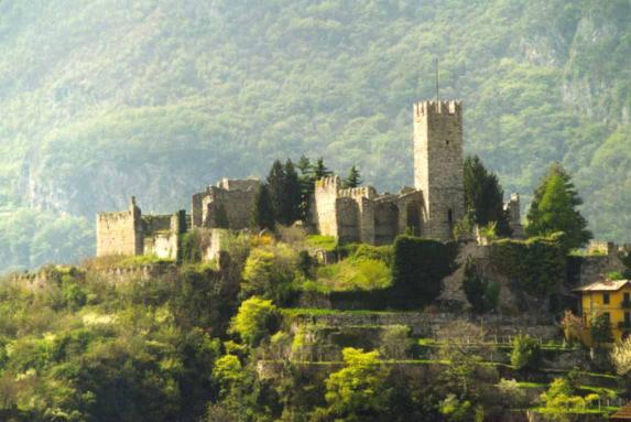 CASTELLO DI BRENO | I Luoghi del Cuore - FAI