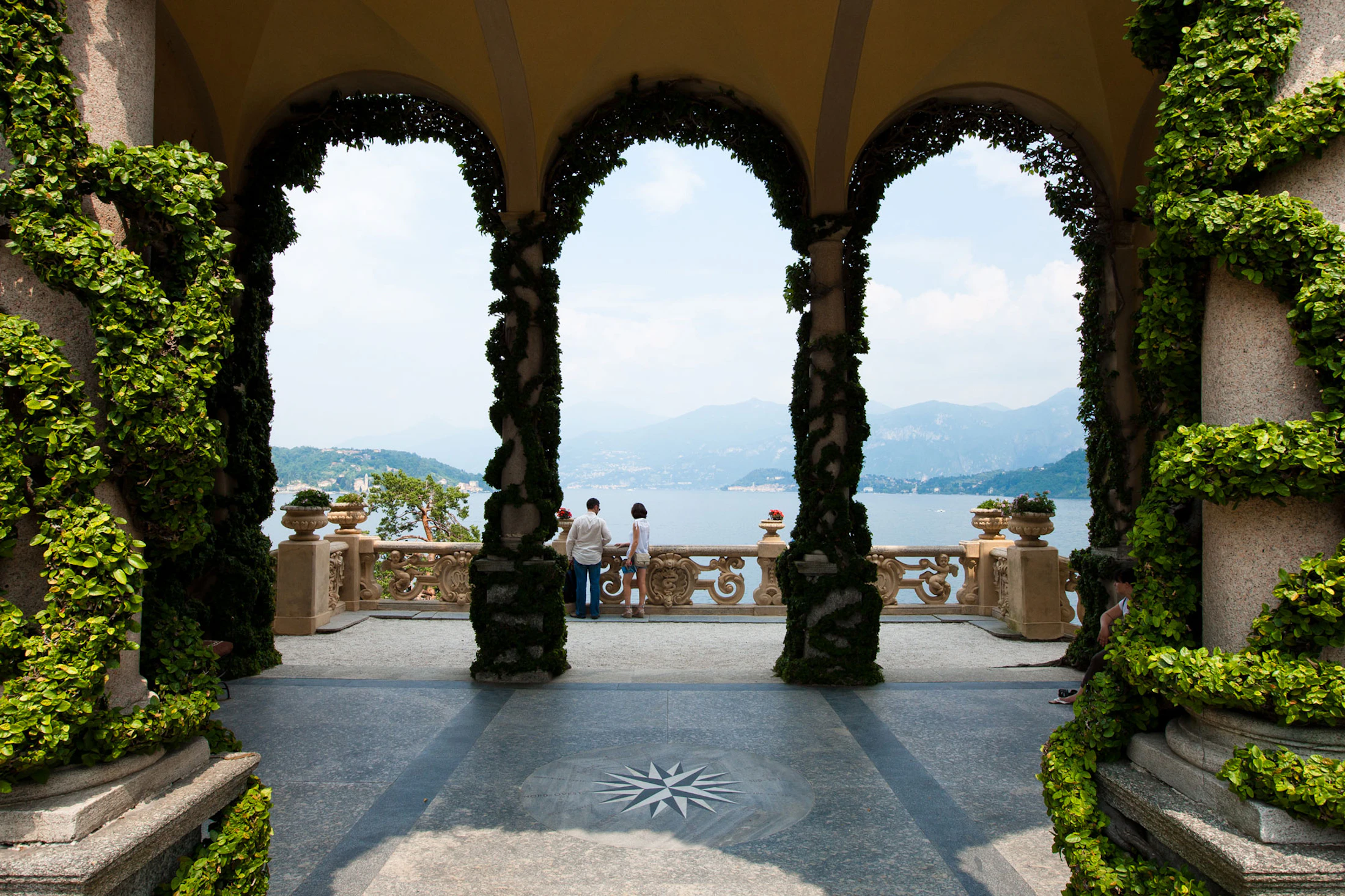 Loggia de la Villa del Balbianello face au lac de Côme