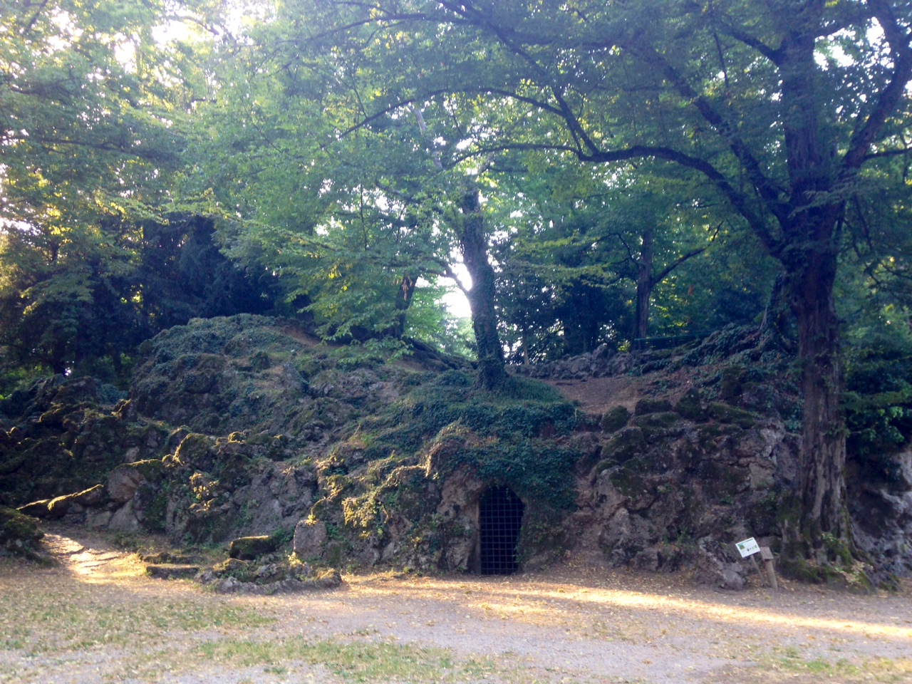 GROTTA DELL'ORSO NEI GIARDINI REALI