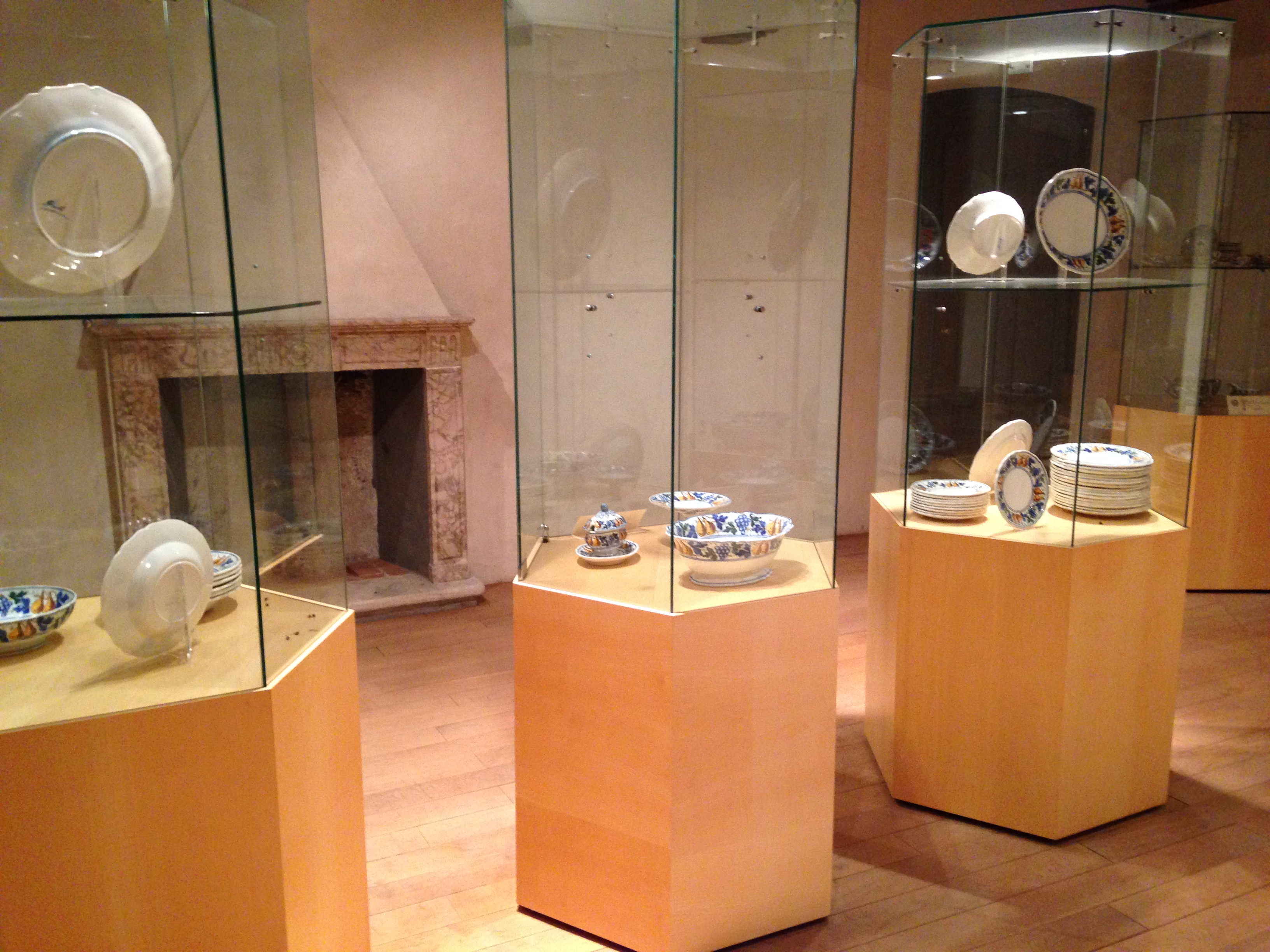 MUSEO CON LA COLLEZIONE DI ANTICHE CERAMICHE DI GHIRLA