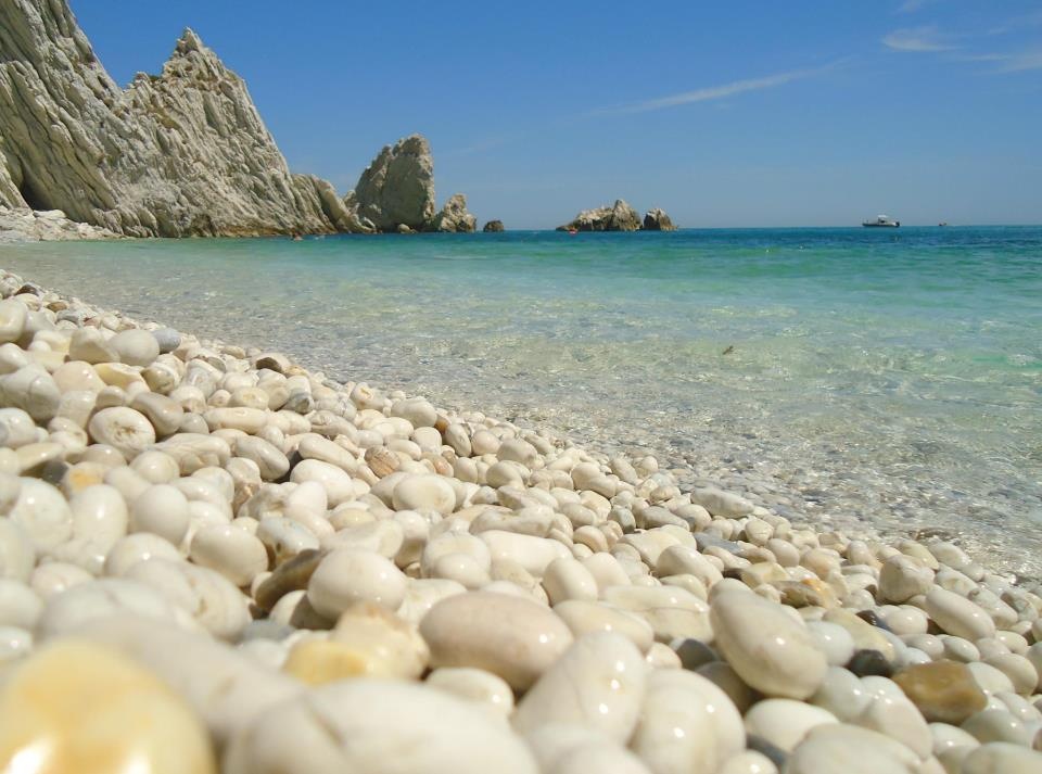 Spiaggia Sassi Neri E Spiaggia Delle Due Sorelle I Luoghi
