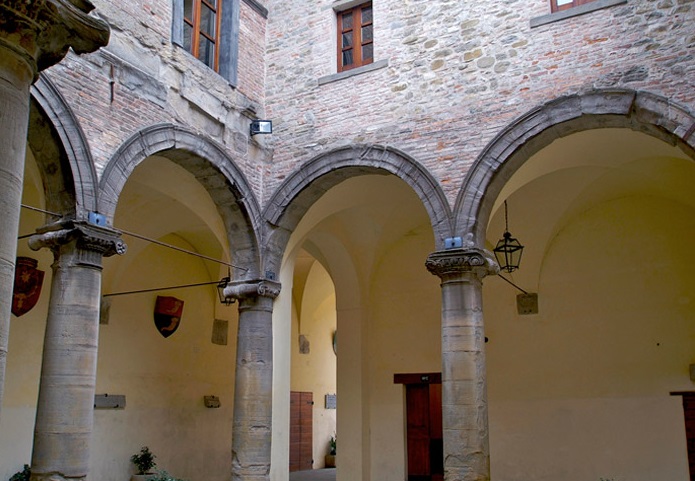 BORGO DI APECCHIO