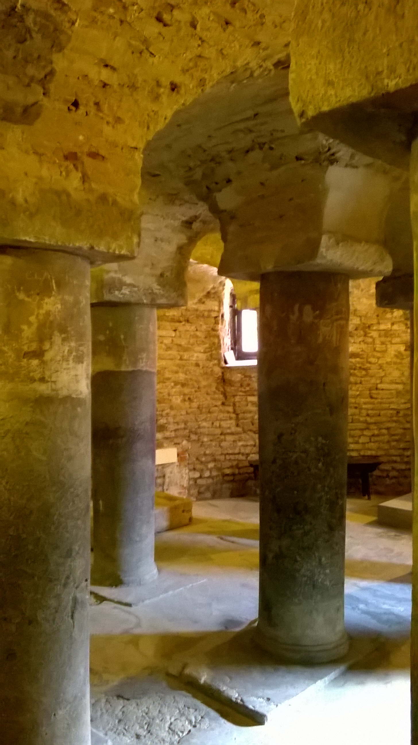 CRIPTA DI SAN DECENZIO