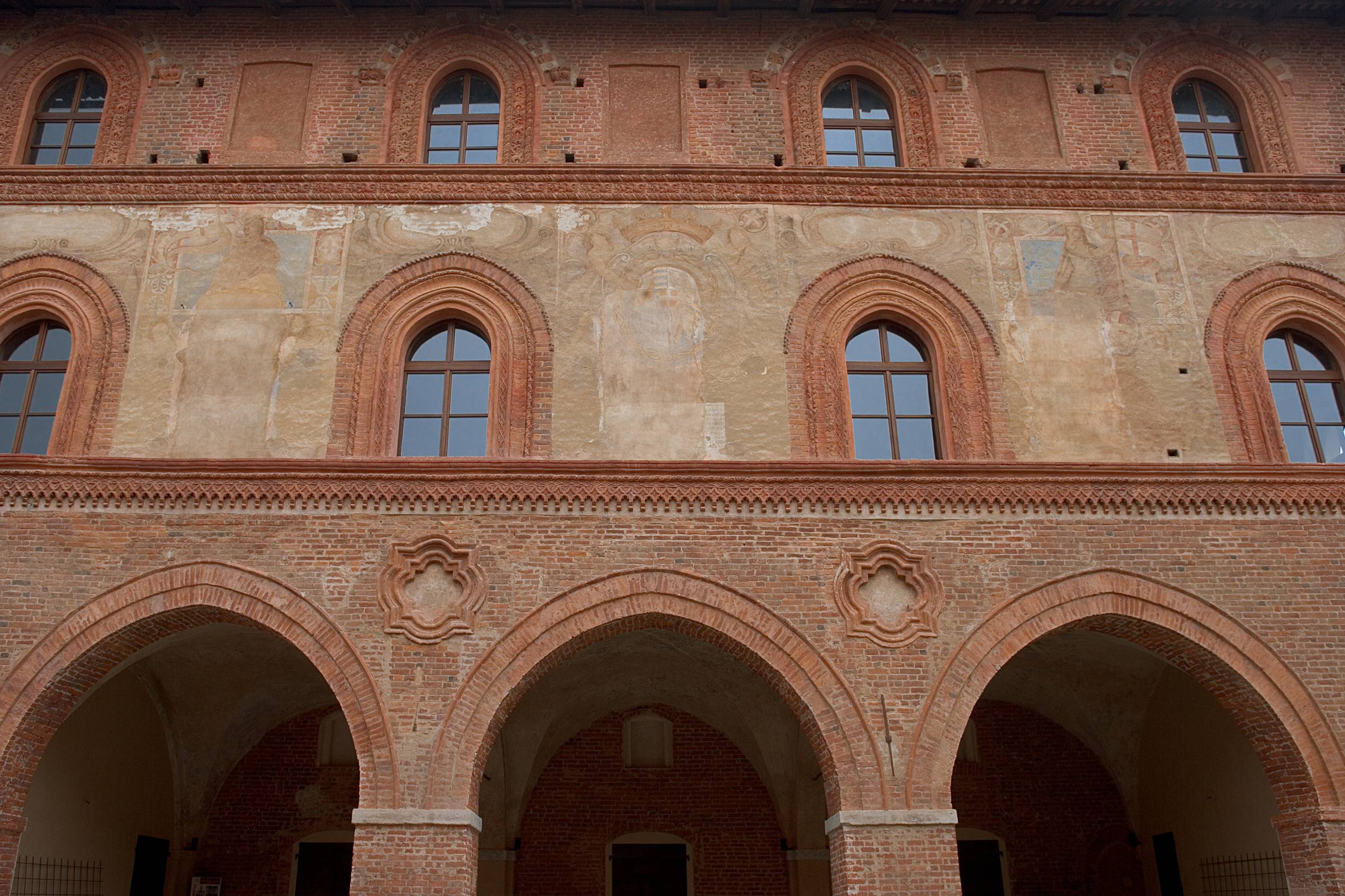 coat of arms, casa cavassa, saluzzo, cuneo, langhe, piemonte