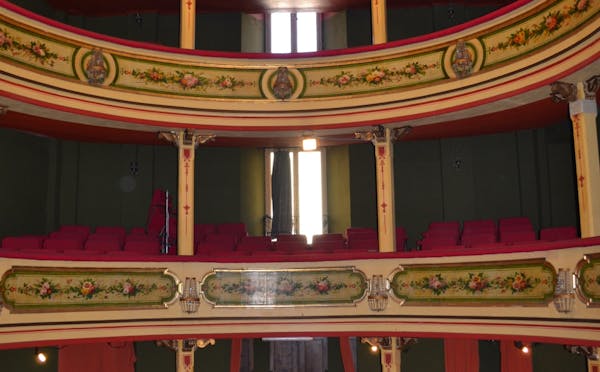 TEATRO COMUNALE E CHIESA SS. TRINITÀ