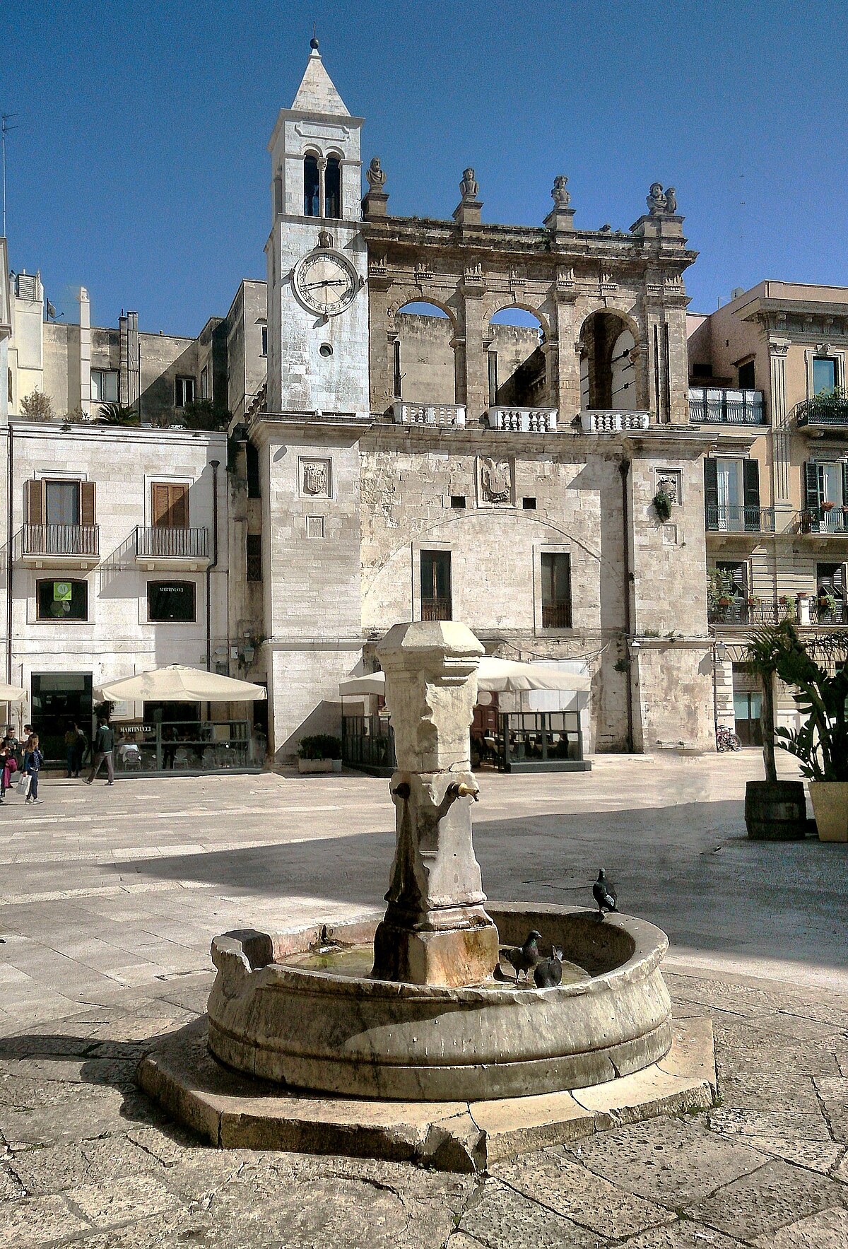 fontana bari