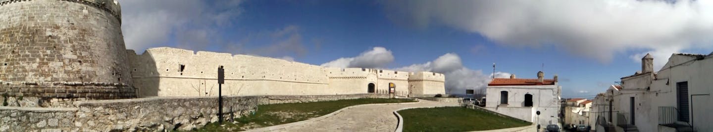 CASTELLO NORMANNOSVEVOARAGONESE I Luoghi del Cuore FAI