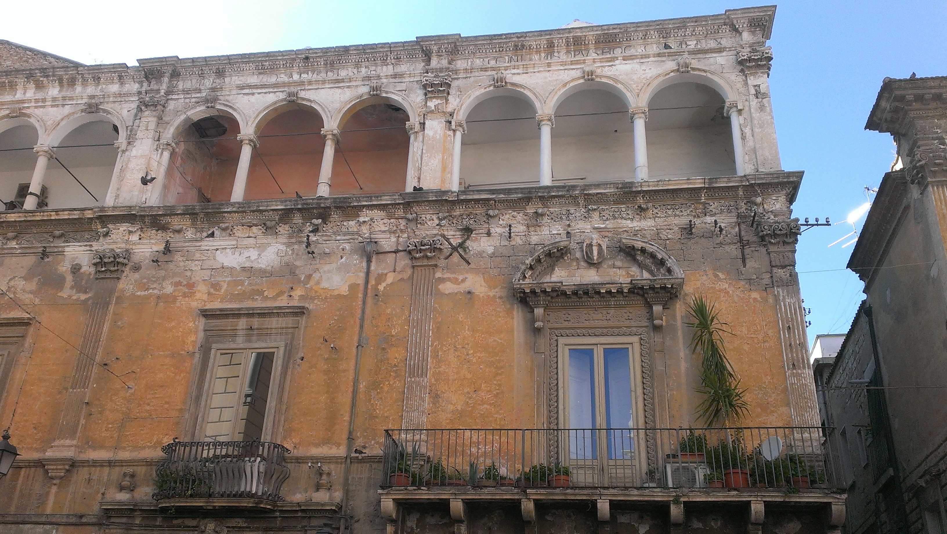 PALAZZO DE VITA DE LUCA VIA ARPI 90