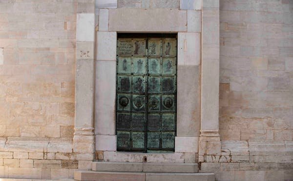 PORTA DELLA LIBERTÀ CATTEDRALE DI TROIA
