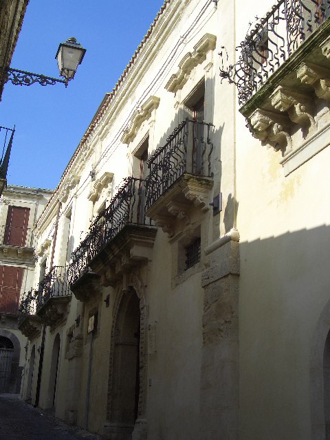 https://fai-platform.imgix.net/media/sicilia/ct/33995_palazzo-trao-ventimiglia.jpg?auto=format%2Ccompress&crop=fit&h=800&w=1440