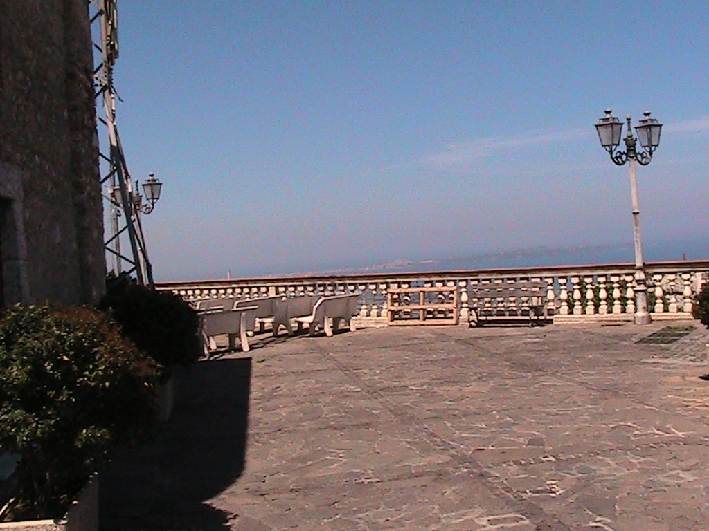 PIAZZA S. CATERINA (VENETICO SUP.)