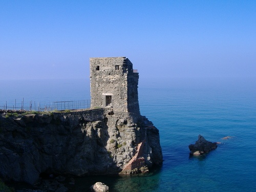LA TORRE DELLE CIAVOLE A GLIACA DI PIRAINO