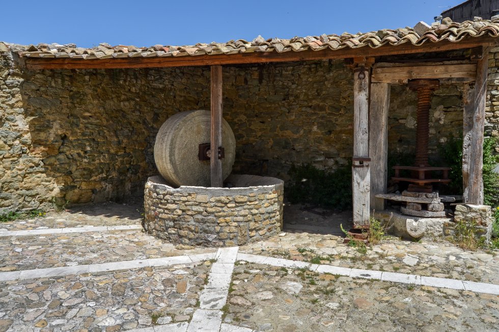 COMPLESSO PARROCCHIALE SAN LEOLUCA ( CHIESA E MUSEO ETNOGRAFICO)