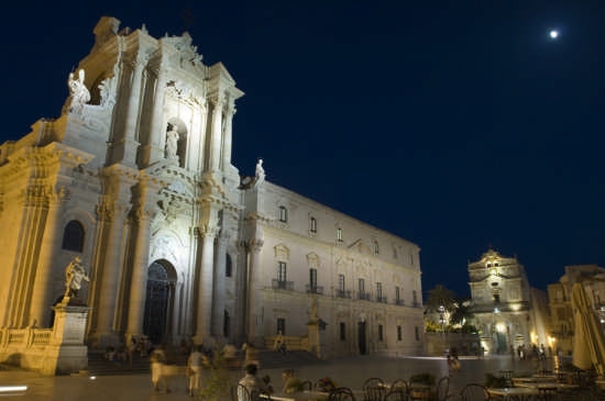 PIAZZA DUOMO E FONTE ARETUSA