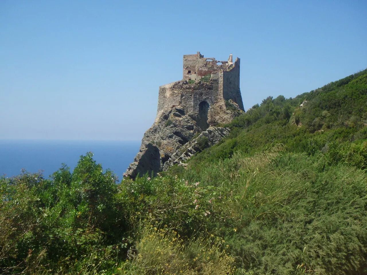 TORRE VECCHIA ISOLA DI GORGONA | I Luoghi del Cuore - FAI