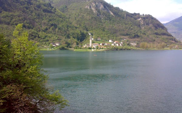 LAGO DEL CORLO